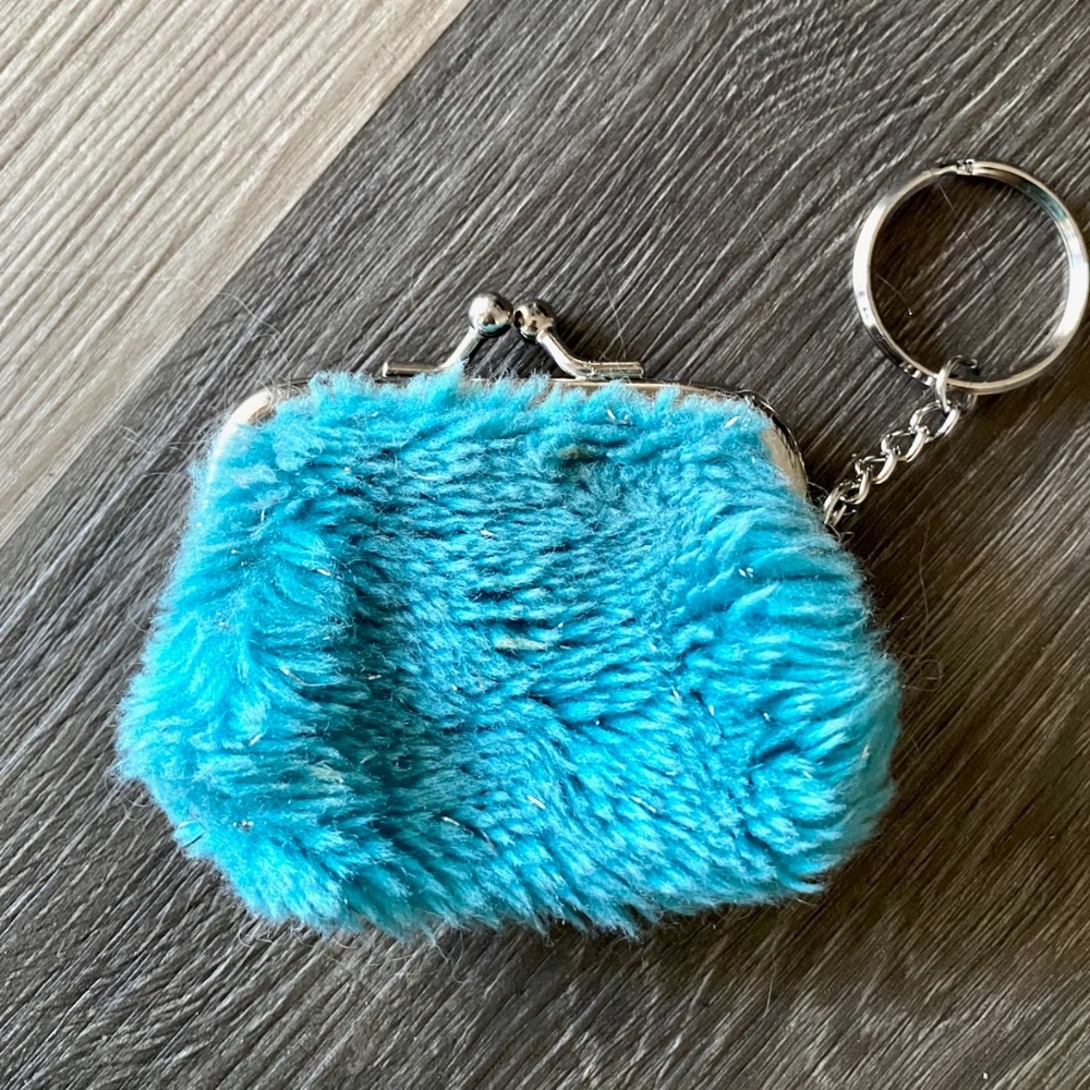 VTG 1960s Fuzzy Blue Change Purse Keychain
